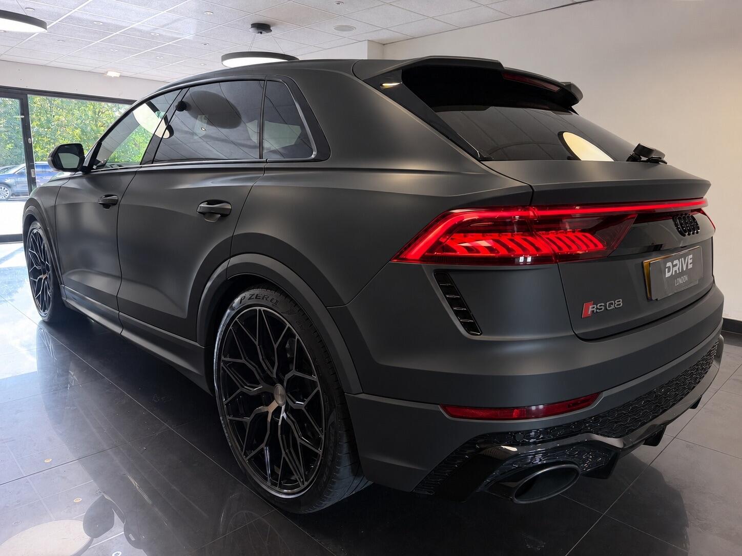 Audi RSQ8